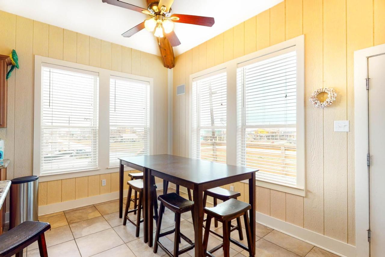 Coastal Cabana Crystal Beach Exterior photo
